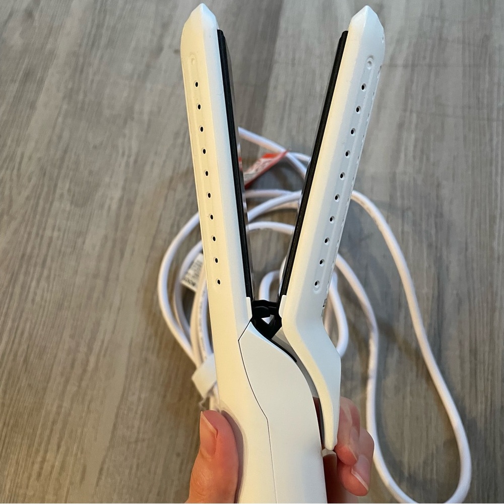 60% OFF Bondi Boost AirBurst Styler Hair Straightener with Cool Burst